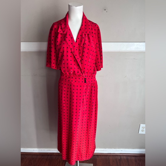 Liz Claiborne Dresses & Skirts - Liz Claiborne Red Midi Dress with Black Accents Size 10